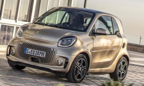 Трето поколение (W453), което се предлага от 2014 г. е резултат от техническо сътрудничество между Mercedes и Renault . Четириместният Smart forfour, чийто проект беше прекратен няколко месеца по-рано, и  Renault Twingo  бяха правени на същата платформа като Smart fortwo. 

При най-новото поколение дизеловият агрегат отстъпи място на два бензинови с три цилиндъра: атмосферният "mille" със 71 к.с. и 900-кубиковият турбо с 90 к.с.. И двата комбинирани с шестстепенна скоростна кутия с двоен съединител. 
